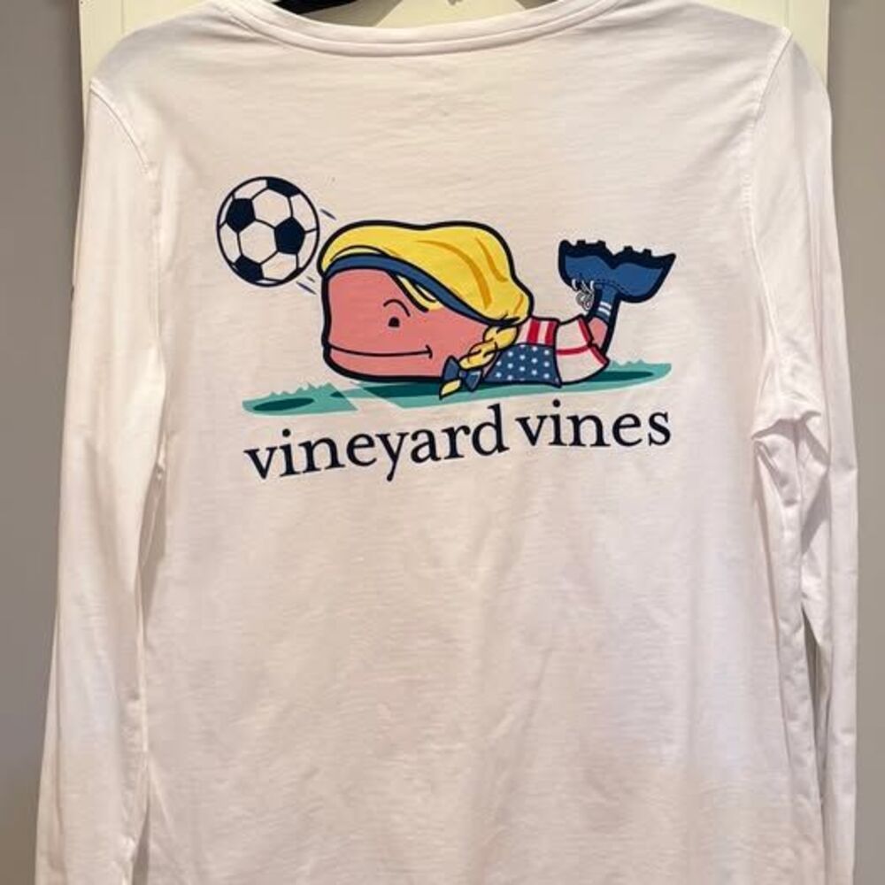 Vineyard Vines Soccer Whale White Long Sleeve Pocket Tee, Sz M (NWOT)